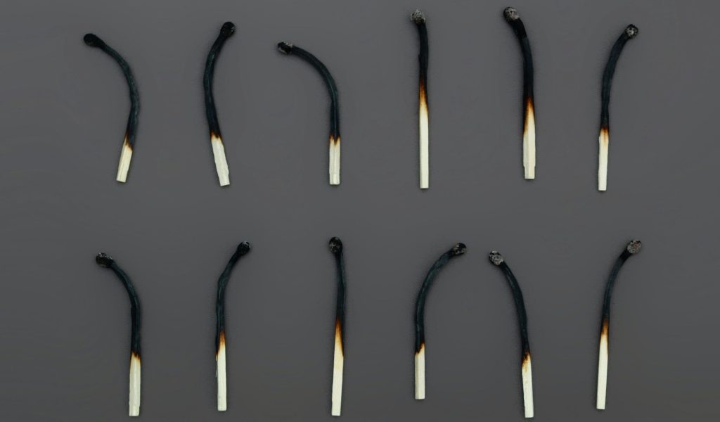 ausgebrannt: verkohlte Streichhölzer